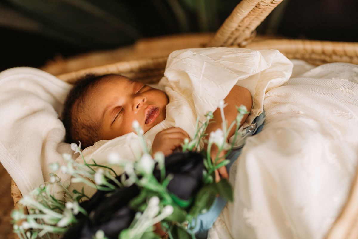 Newborn sleeping safely in the best baby bassinet