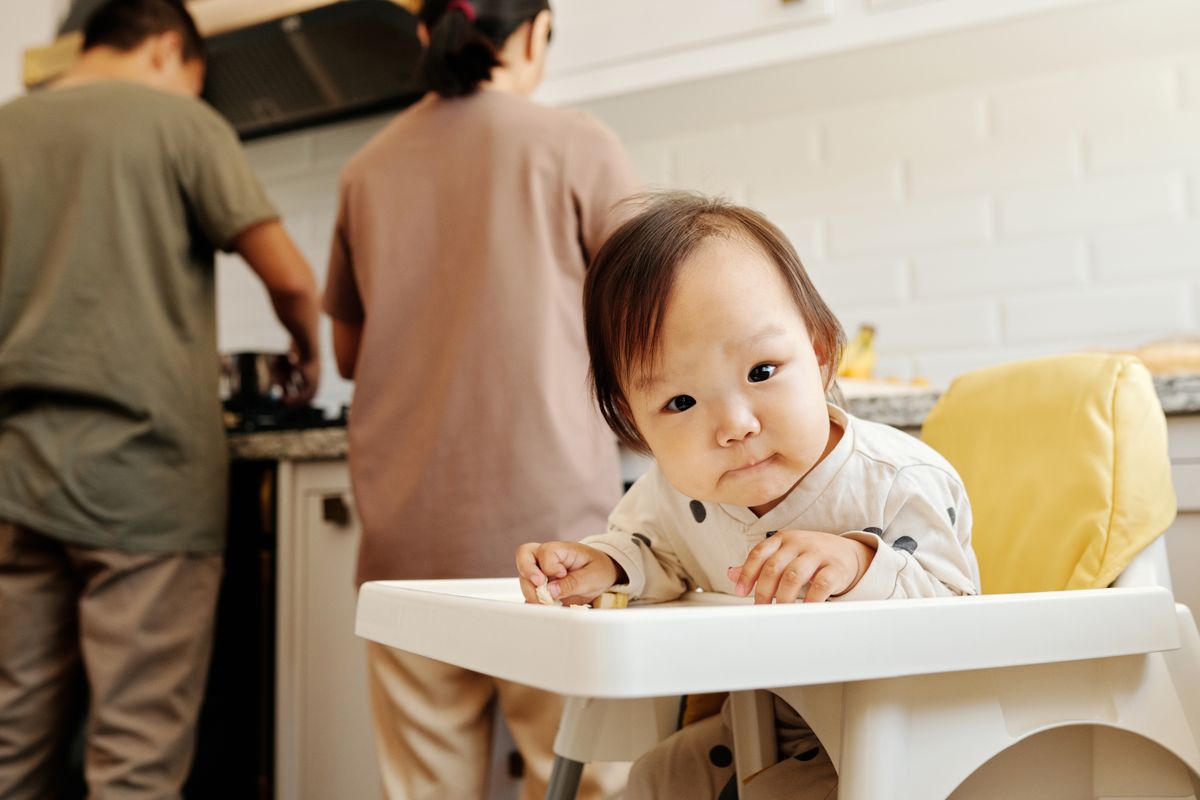 Toddler eating in the best travel high chair