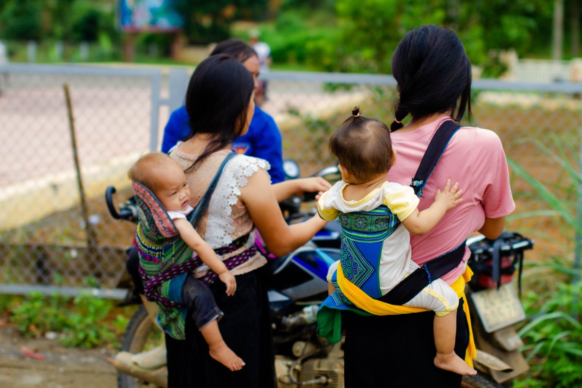 Baby carrier vs stroller for newborns