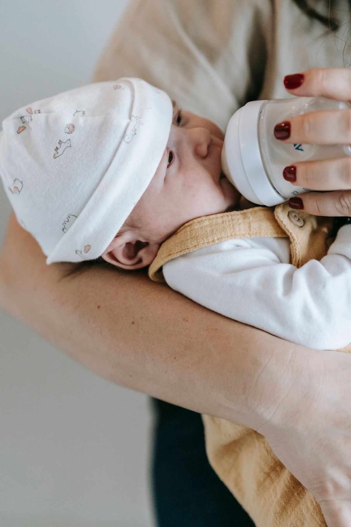 How many bottles do you need - mother feeding newborn with a bottle